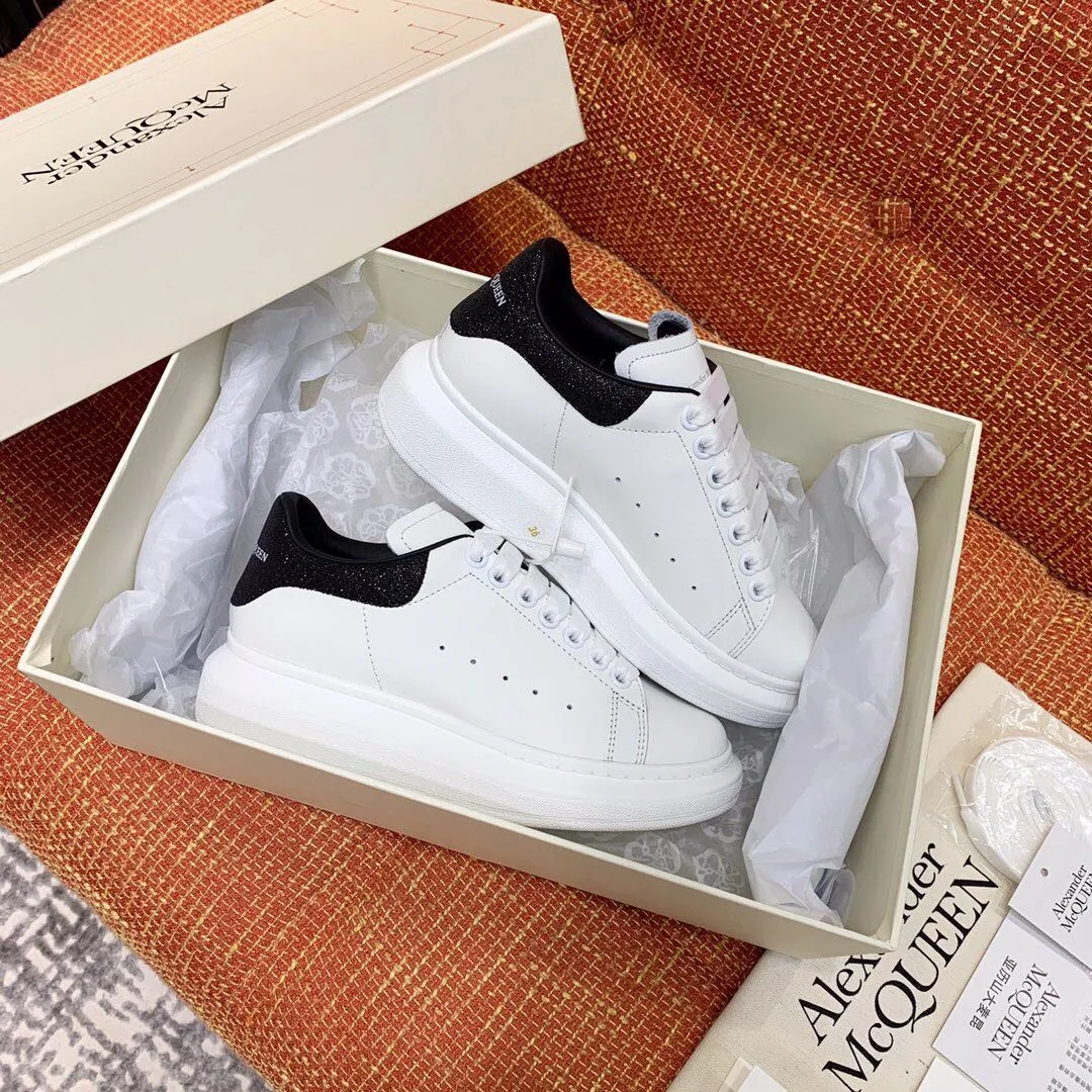 👟👟Ex-factory price 480👟👟 Men's size +10 High-quality upgraded version🔥Real shot of Alexander McQUEEN (McQueen)🎉The highest quality silk cowhide version on the market🎊, imported water-dyed sheepskin inside, counter 1:1 replica, star style T stage catwalk, a must-have for fashionistas , the original high-temperature and ultra-clear air compressor logo on the foot, absolutely counter-matched version, the arc of the back bag is truly genuine 0⃣️ difference, using an exclusive privately molded double-layer vacuum outsole, which is light on the foot and has excellent rebound! Running🏃✈️The first choice item for outdoor sports💅💅Trend and fashion coexist📣 Women’s style: 35-39, Men’s style: 39-44
